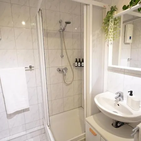 Dein Flughafen Messe Nahe Duesseldorf 2 Апартаменты